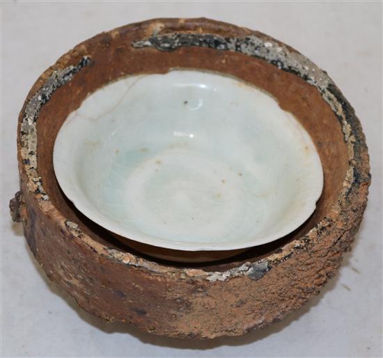 A Chinese Yingqing bowl and a Junyao ovoid jar, diameter 16cm